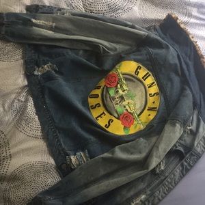 This is a jean jacket it’s called guns m roses 🌹